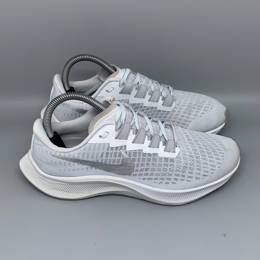 Nike Downshifter 11 White Silver‎ Running Shoes BQ9647-009 Women’s Sz 8